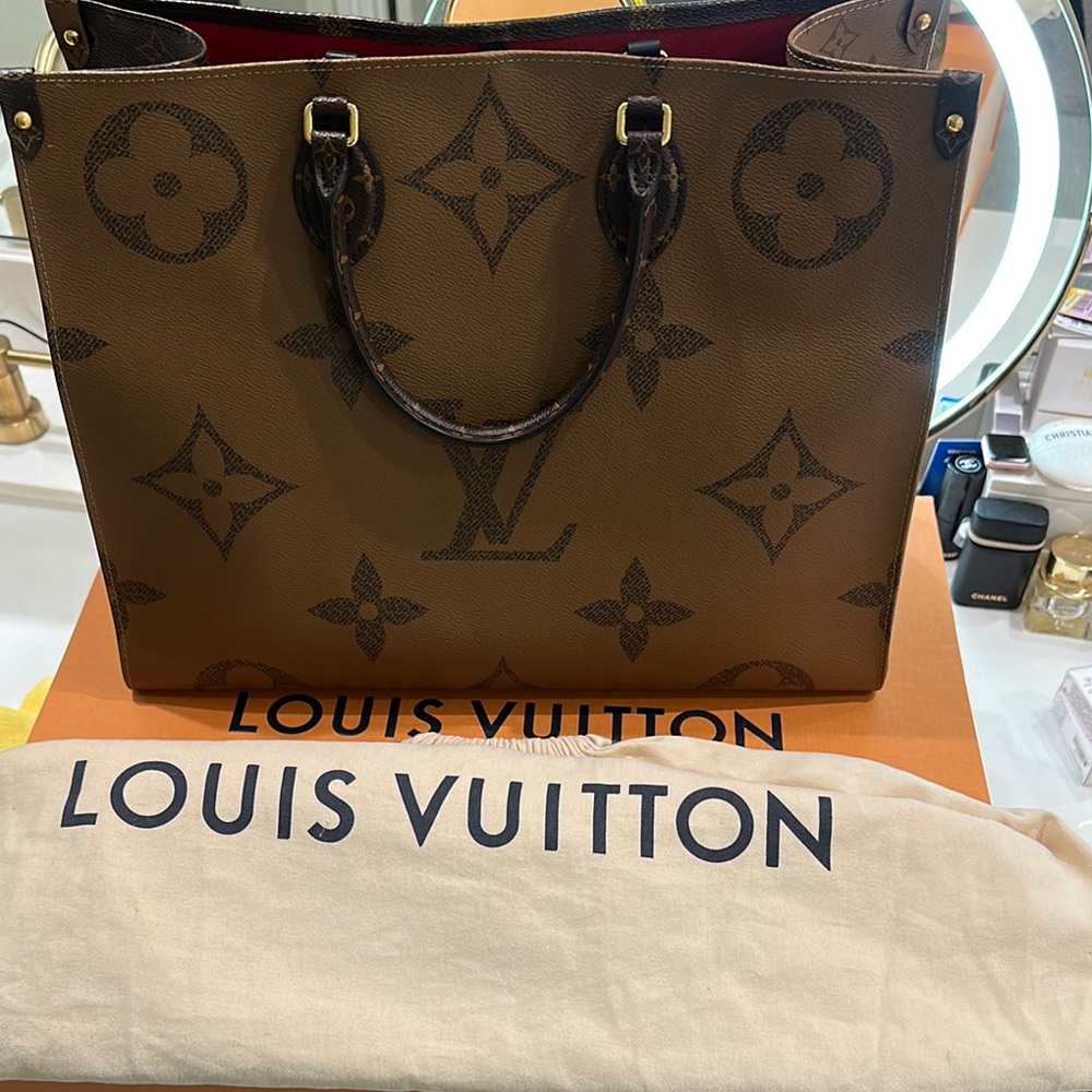 Louis Vuitton OntheGo GM